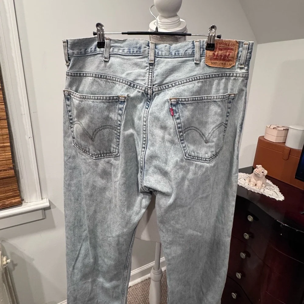 Vintage Levi's Men's Classic Light Blue Straight Jeans - Picture 7 of 16